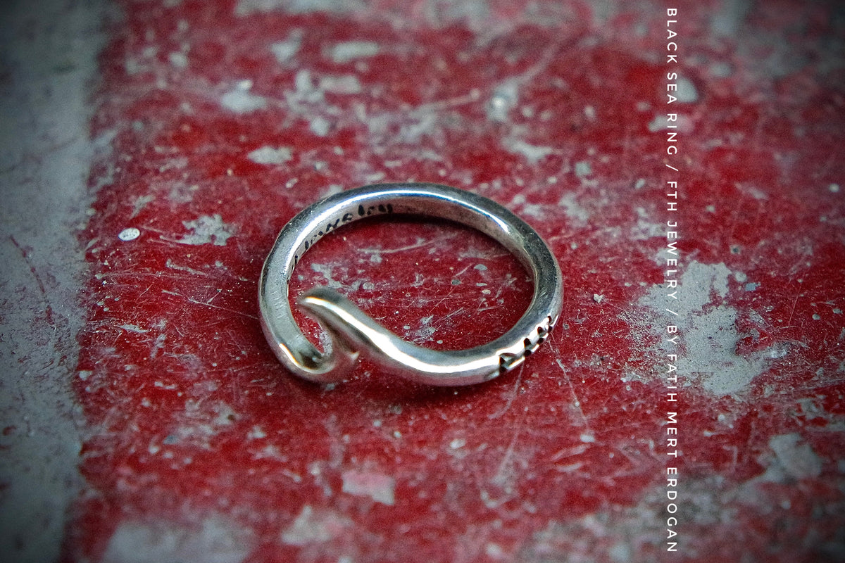Black sea ring silver
